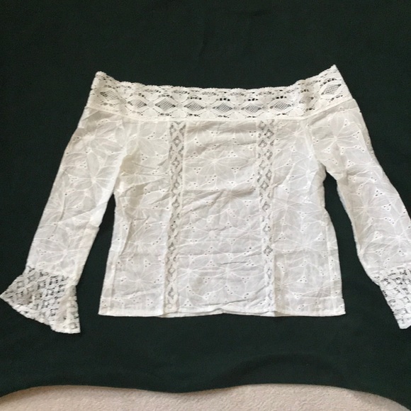 Tops - Off the Shoulders blouse